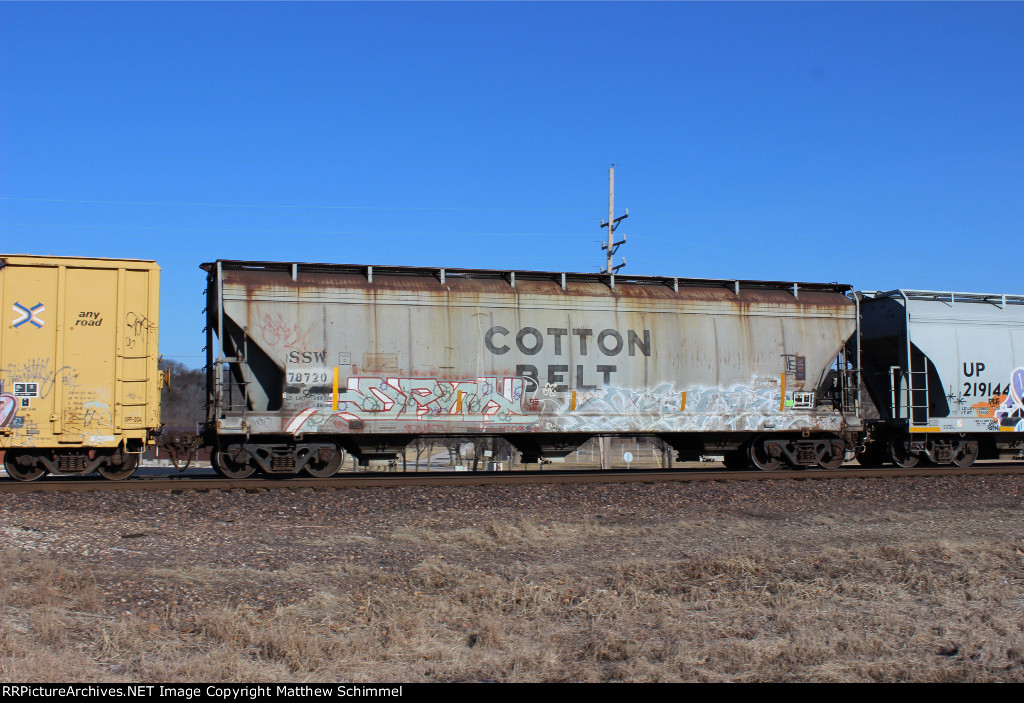 Cotton Belt 3 Bay Covered Hopper